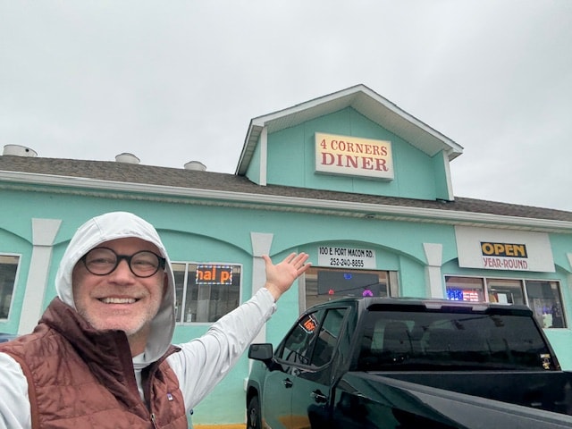 4 Corners Diner classic roadside restaurant with Atlantic Beach water tower behind it